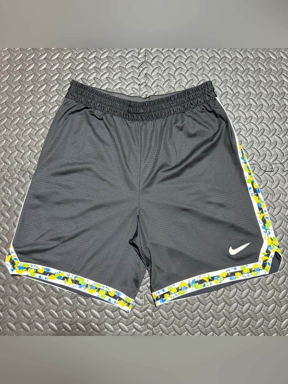 Nike DNA Athletic Basketball Shorts Paint Splatter HV3537-010 Mens Large NEW
